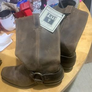 New Frye boots never worn size 8.5